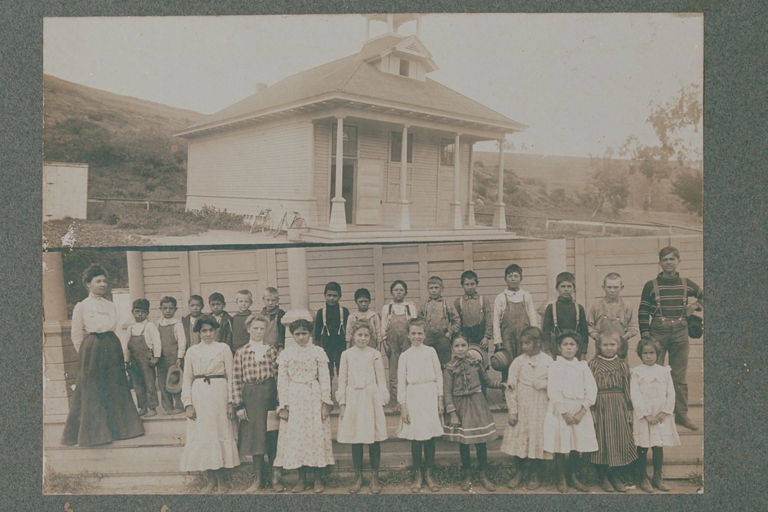 17 Students_and_teacher_of_the_Canyon_School_Santa_Monica_Canyon_Calif1902